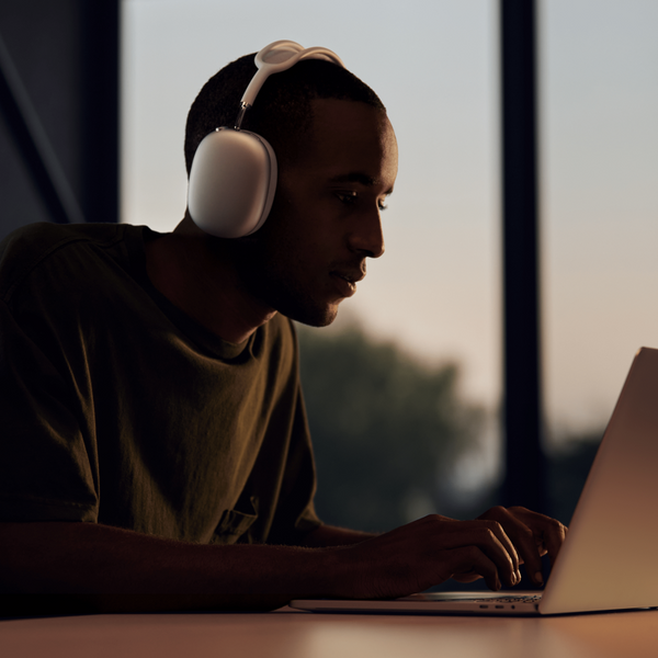 AirPods Max With Lightning