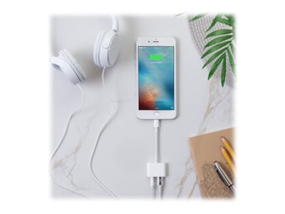 belkin 3.5 mm Audio + Charge Adapter Made for iPhone, iPad